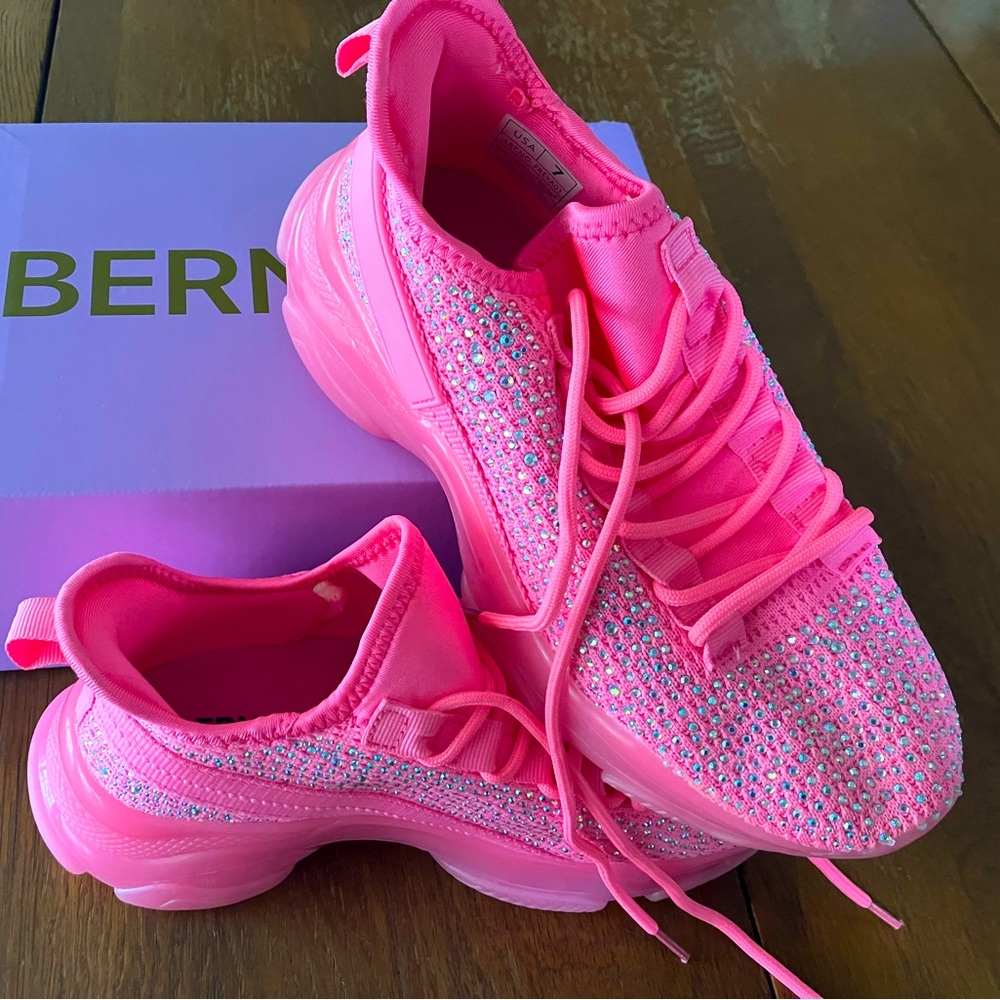 Brand new Bernese Freya Sneaker - US size 7